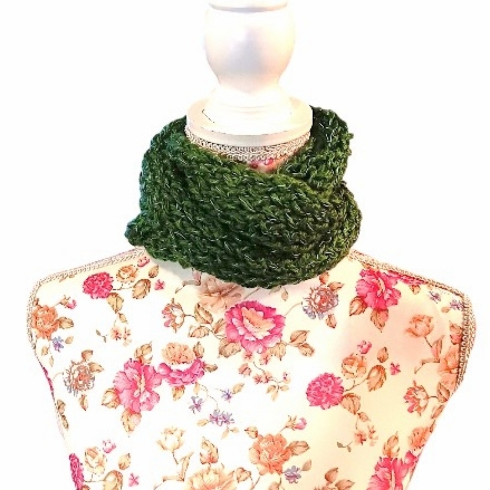 HANDMADE Hunter Green Reflective Activewear Hand Knitted Unisex Infinity Scarf